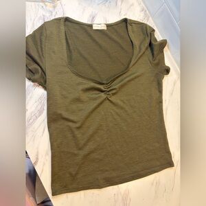 Olive Gathered Front Short Sleeve Tee‎